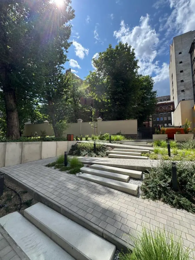 Landscaped courtyard garden with stone steps
