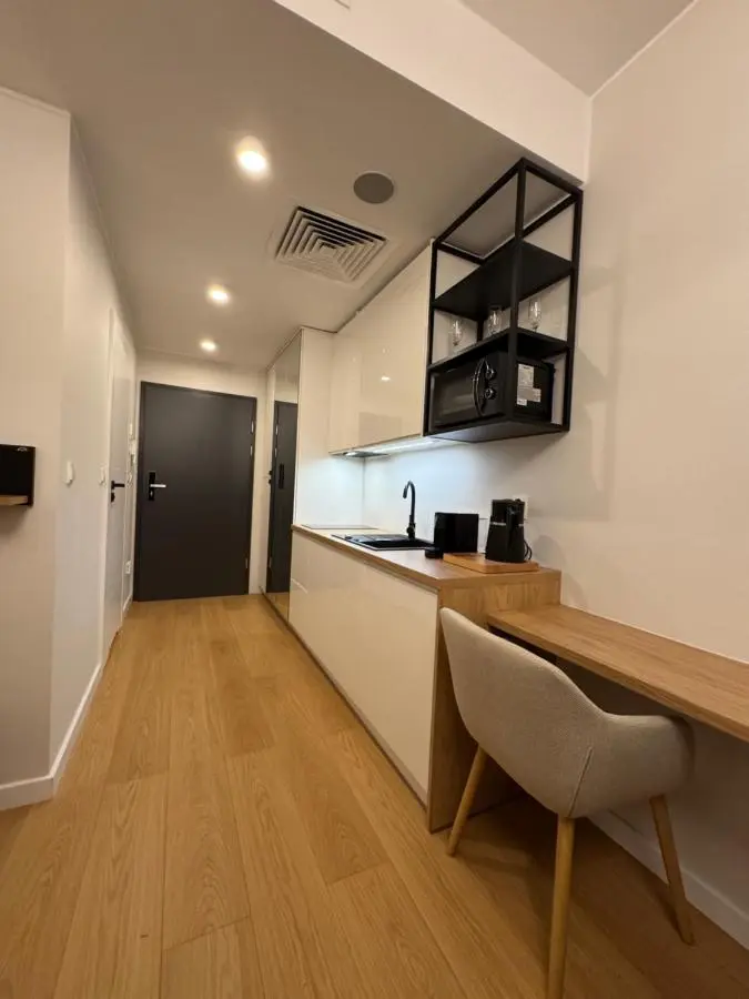 Entrance hall with the work desk and chair